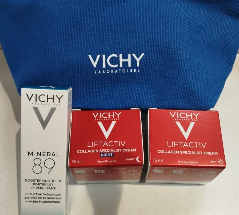 Vichy Набор Весна 2026 в синей косметичке